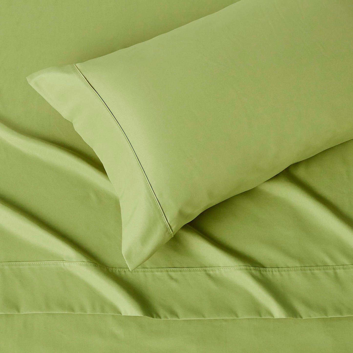Amazon Basics Lightweight Super Soft Easy Care Wrinkle Free Microfiber 3 Piece Bed Sheet Set with 14-Inch Deep Pockets, Twin, Oliver Light, Solid, Kids, Men & Women Bedding