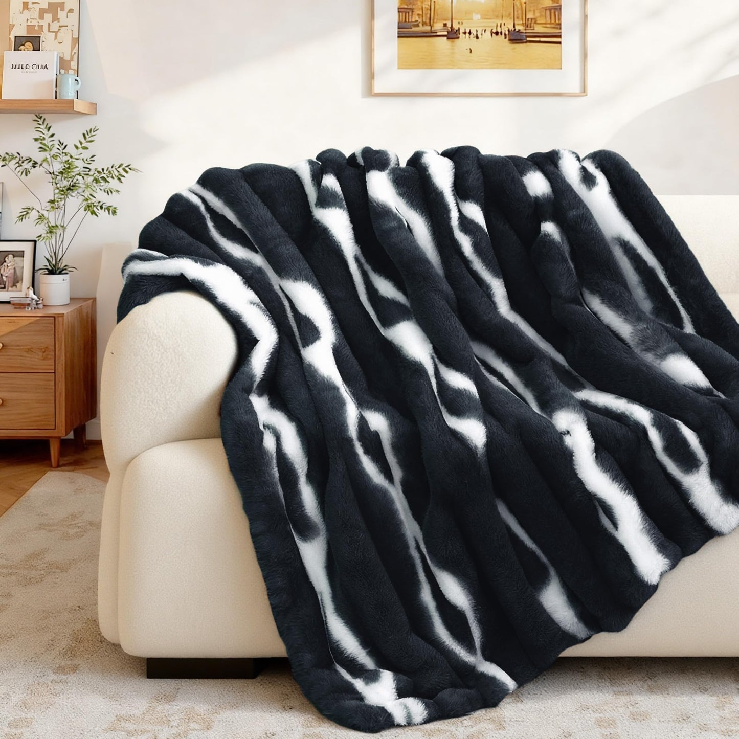 VFROO Plush Faux Rabbit Fur Throw Blanket – 850GSM Thick & Warm, Ultra Soft Fluffy Blanket for Couch, Bed, Sofa, Ideal Gift for Women, 50" × 60", Black