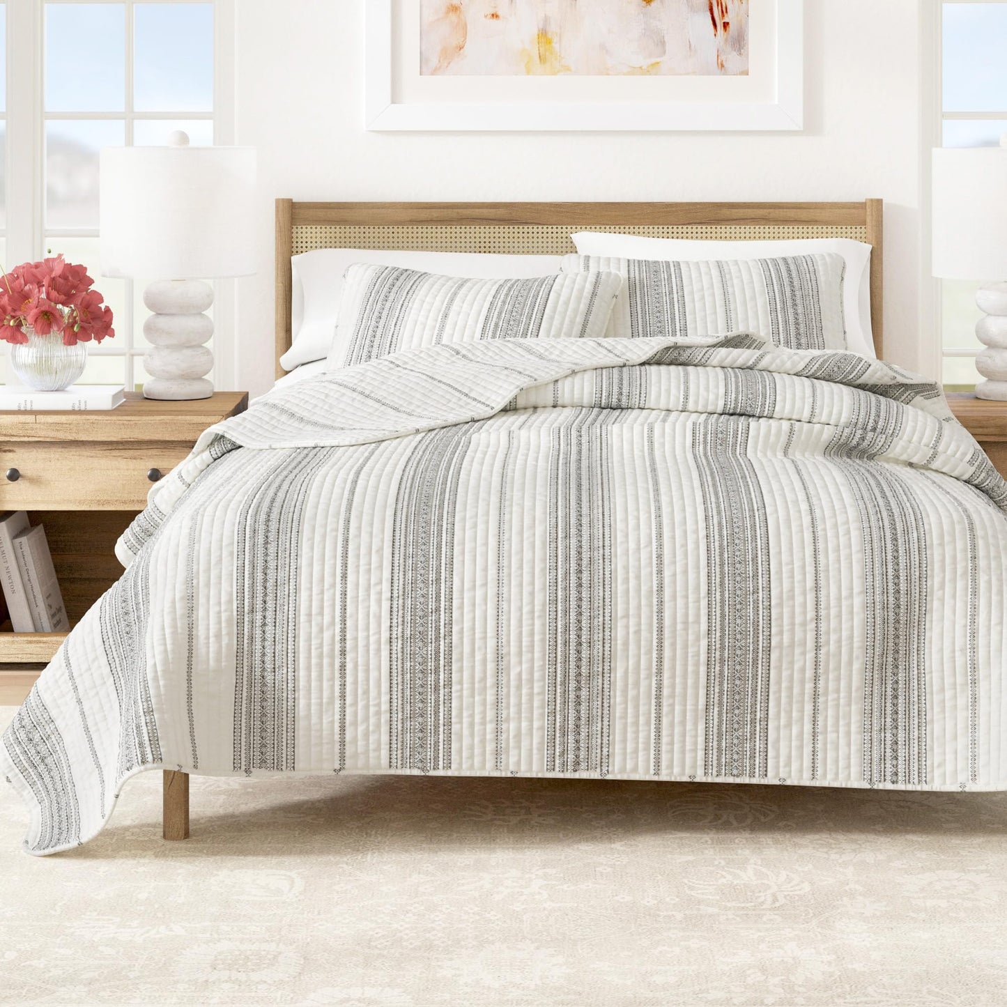 Great Bay Home Striped Quilt Set - 2-Piece Twin/Twin XL Size Farmhouse Bedding Set - Lightweight, All-Season, Reversible Bedspread (Cream/Grey)