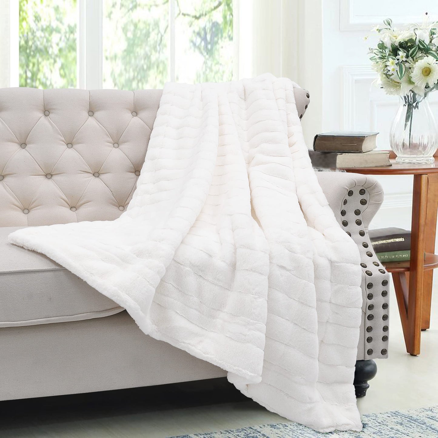 Home Soft Things Super Mink Faux Fur Throw, 50'' x 60'', Bright White, Luxurious Fluffy Cozy Elegant Throw with Sherpa Backing Fuzzy Blanket for Couch Living Room Bedroom Home Décor