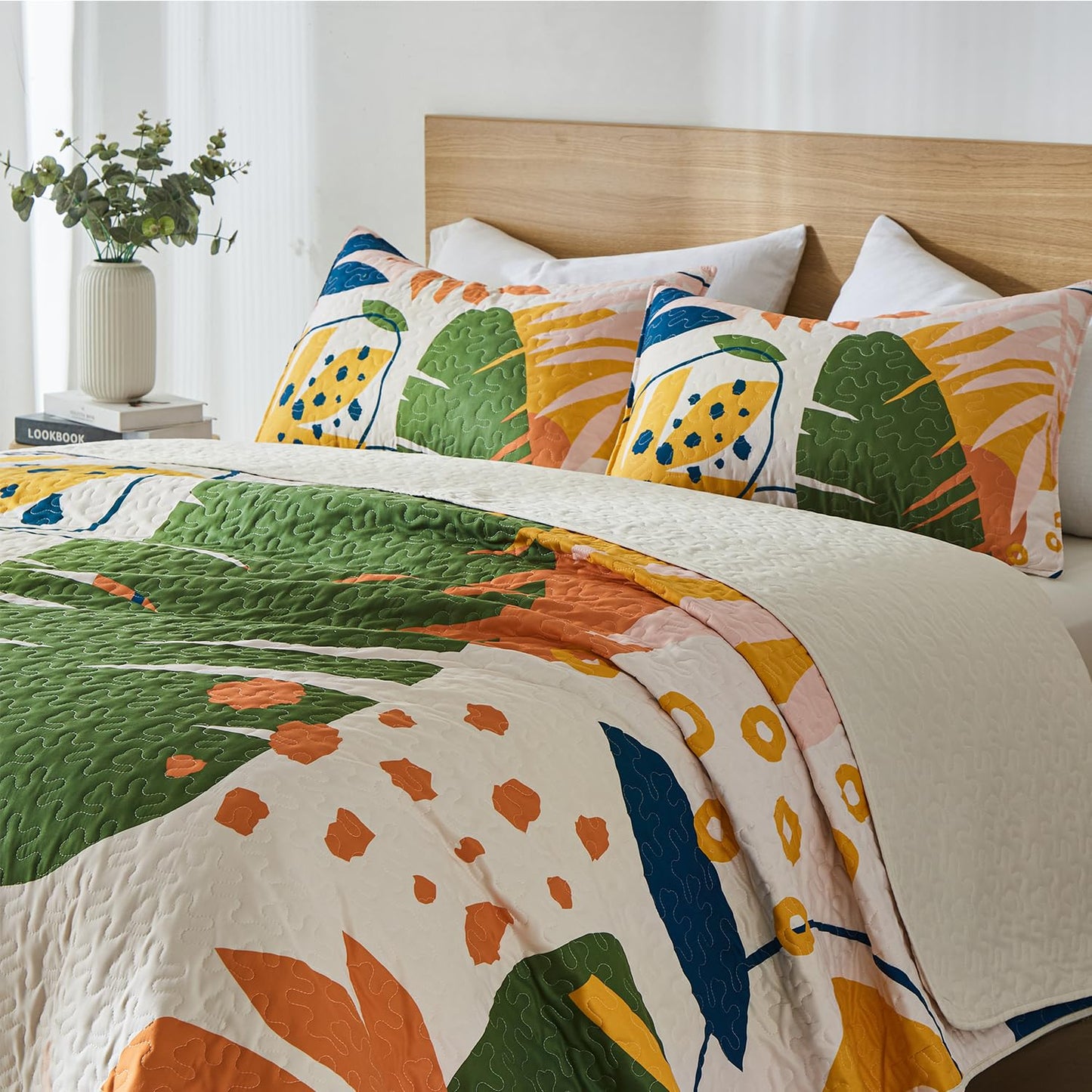 Yogeneg Queen Quilt Bedding Set,Green Yellow Botanical Pattern White Full/Queen Quilt Set,3 Piece Lightweight Soft Summer Bedspread Coverlet with 2 PIillow Shams,All Season(White,90"x96")
