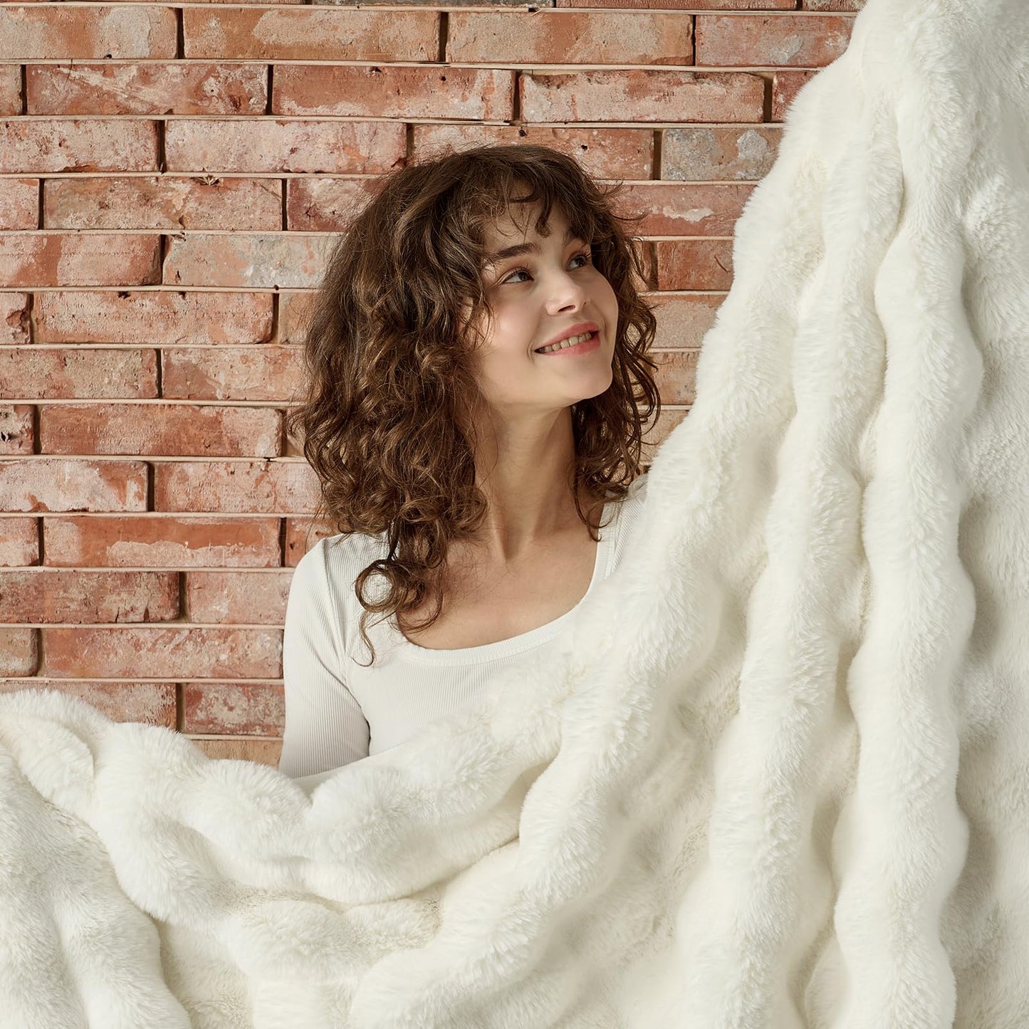 Lotus Karen Faux Fur Throw Blanket Cream White - Big Bubble Rabbit Fluff Blanket for Couch, Small Fluffy Fuzzy Cozy Blanket, Thick Furry Plush Shaggy Blankets, 50x60 Inches