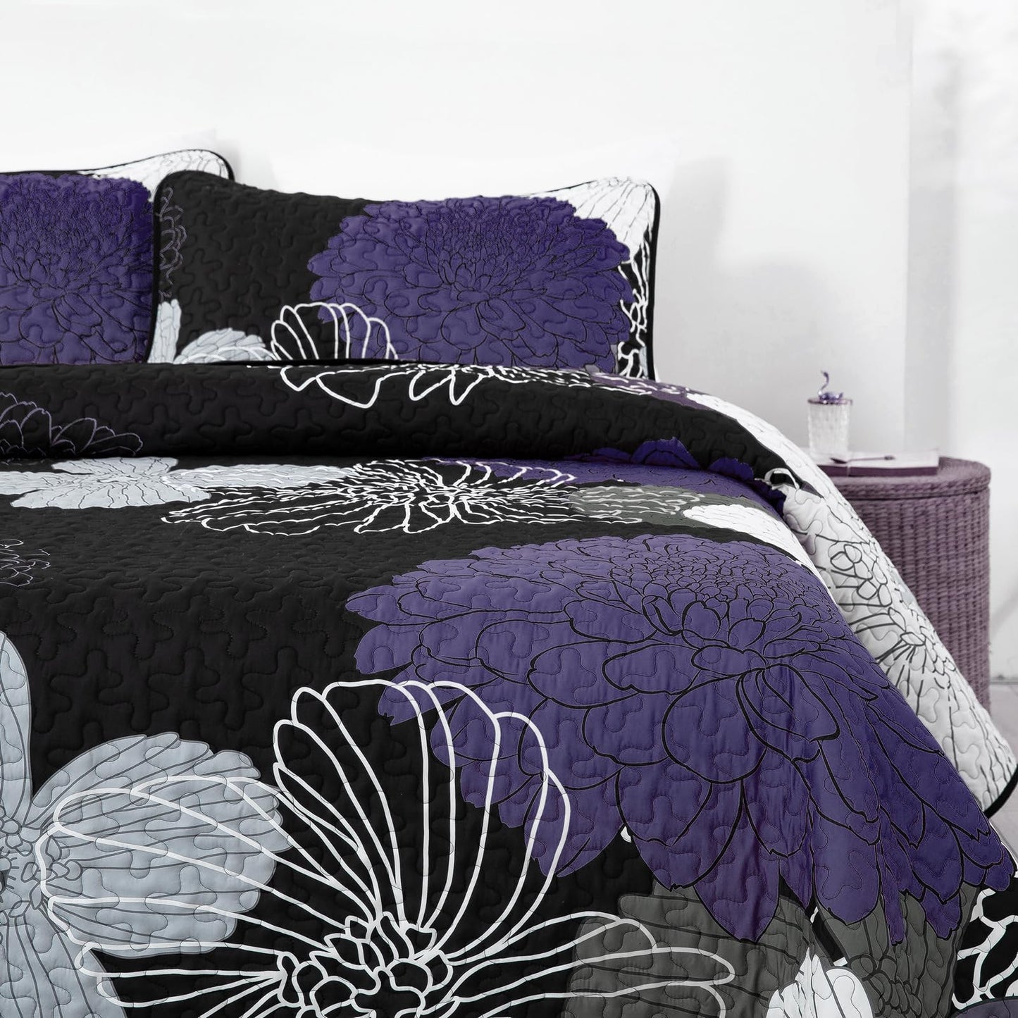 Purple Floral Quilt Set Queen Size - 3 Pieces Purple Flower Pattern Coverlet Set, Soft Microfiber Lightweight Quilted Bedspread for All Season with 2 Pillowcases All Seasons Bed Cover Set 96"x90"