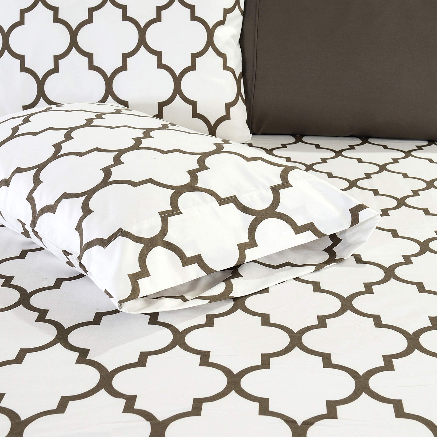 Elegant Comfort 4-Piece Quatrefoil Printed Deep Pocket Bed Sheet Set, Luxurious Silky 1500 Thread Count Bed Sheet Set Ultra Soft Wrinkle Resistant Bedding Set, Twin/Twin XL, White