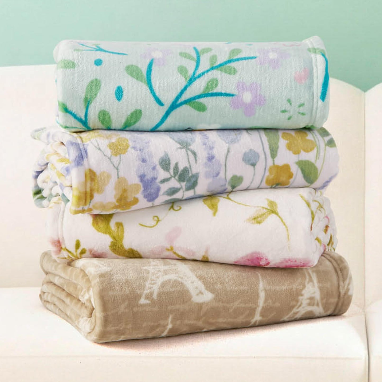 Creative Home Ideas Oversized Plush Throw Blanket 60" x 70", Talia Floral Chambray Blue