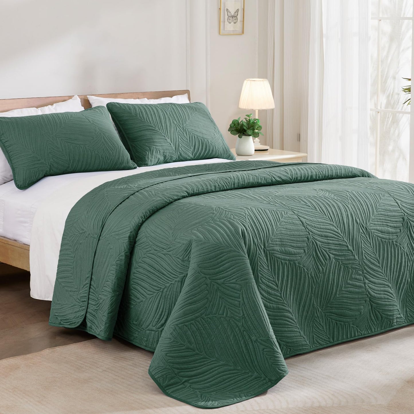 Exclusivo Mezcla Queen Quilt Bedding Set, Lightweight Green Quilts Queen Full Size for All Seasons, Soft Microfiber Bedspreads Coverlets Bed Cover with Leaf Pattern, 3 Piece