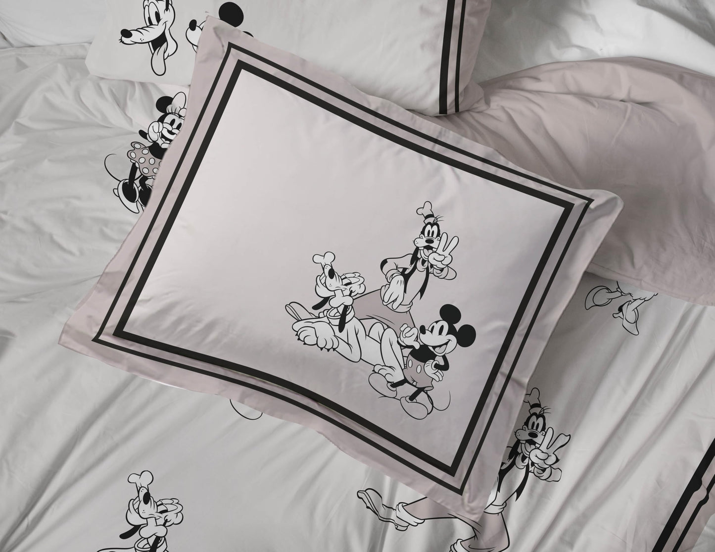 Jay Franco Kids Comforter Set Includes Sheets and Pillow Covers - Soft and Cozy Bed Set for Stylish Room Decor, Official Licensed Bedding, Beige - Mickey and Friends, 5 Piece Twin