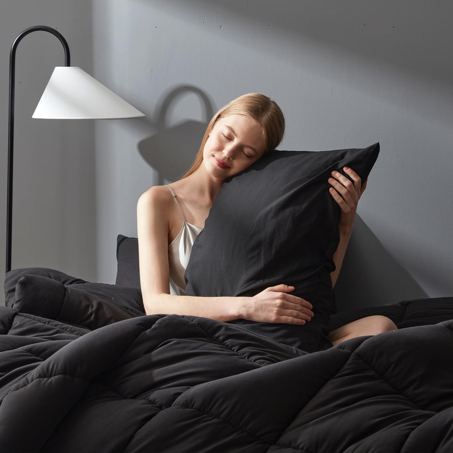 DOWNCOOL Queen Comforter Set -All Season Queen Bed Set with 2 Pillow Cases-3 Pieces Bedding Sets Queen -Down Alternative Black Queen Size Comforter Sets(88"x92")