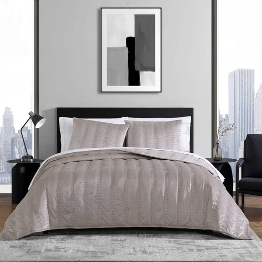 Vera Wang - Queen Quilt Set, Super Soft Bedding Set with Matching Shams, Modern Room Essentials (Velvet Linear Stitch French Clay, Queen)