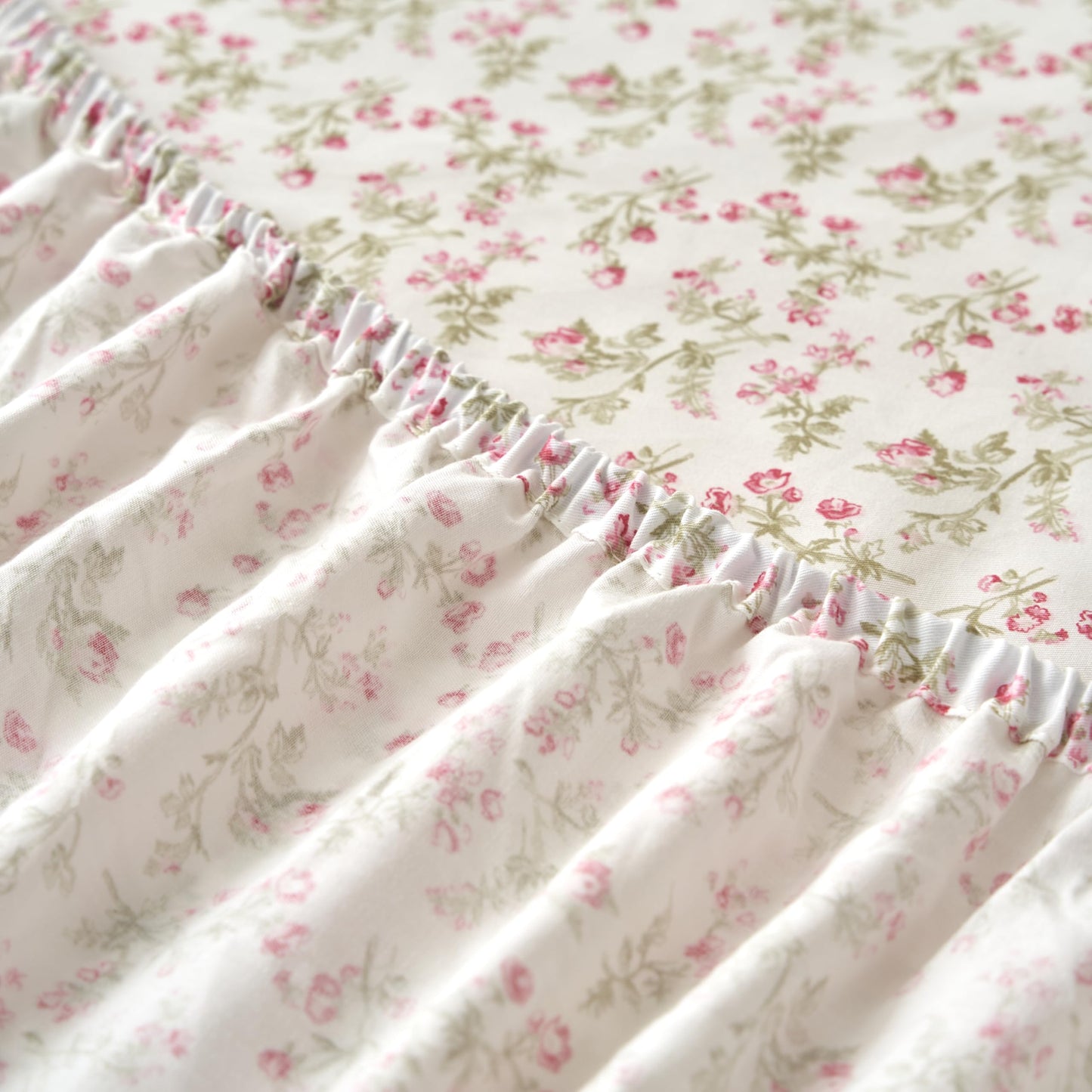 DaDa Bedding Romantic Coquette Sheet Set - 100% Cotton Floral Fitted & Flat Sheets with Pillowcases - Deep Pocket Design - Soft, Breathable, Wrinkle-Resistant (Queen (U.S. Standard))