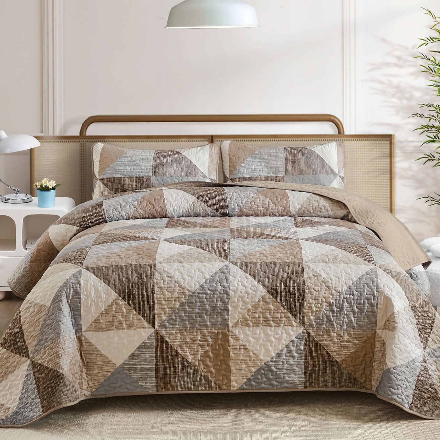 Dintszyayue Dark Brown Quilt Queen Size, 3 Pieces Tan Patchwork Bedspread Bedding, Soft Lightweight Microfiber Geometric Coverlet Set for All Spring Quilt with 2 Pillowcases90 x96