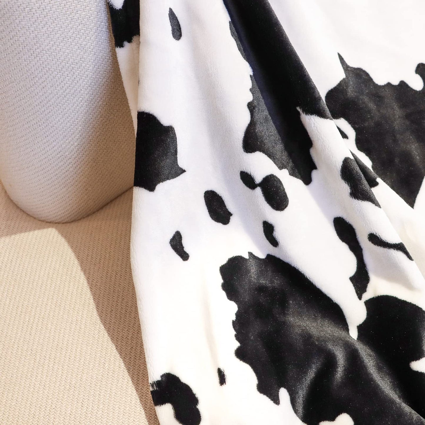 Cow Print Blanket Warm Plush Cute Throw Soft Fleece Flannel Lightweight Black & White Blankets for Living Rooms Sofa Bedroom All Seasons Decor Cow Gifts for Adults Kids Teens 50" x 60"