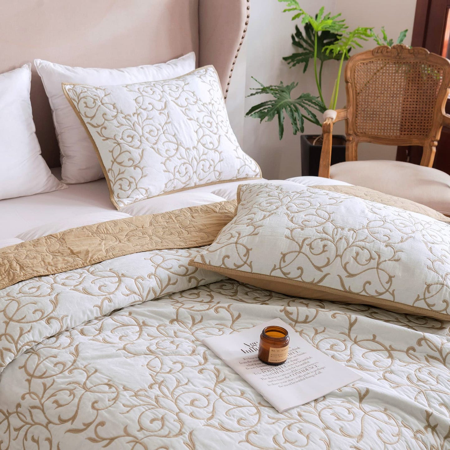 mixinni King Size Quilt Set 3-Piece, Cotton Blend Reversible Bedspread, Elegant Beige Embroidery Pattern Coverlet with 2 Decorative Pillow Shams, Soft All Season Bedding Set-King Size
