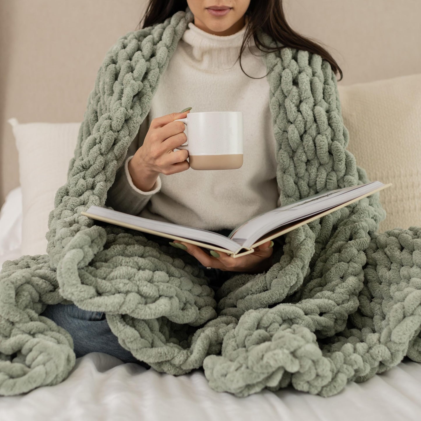 SAMIAH LUXE Chunky Knit Throw Blanket 50x70, Sage Green Chenille Throw Blanket for Couch Bed Sofa, Soft Fluffy Cable Knit Blanket, Oeko-TEX Certified, Machine Washable