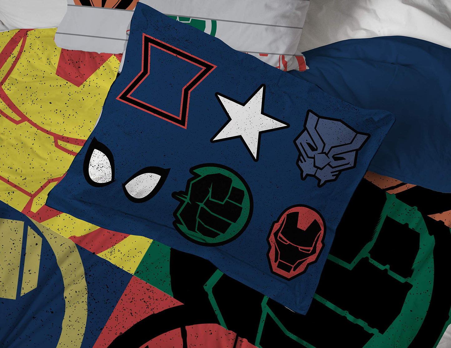 Jay Franco Marvel Avengers 5 Piece Twin Comforter Set - Bed in a Bag with Captain America, Hulk, Iron Man, Thor - Super Soft Fade Resistant Microfiber Kids Superhero Bedding (Official Marvel Product)