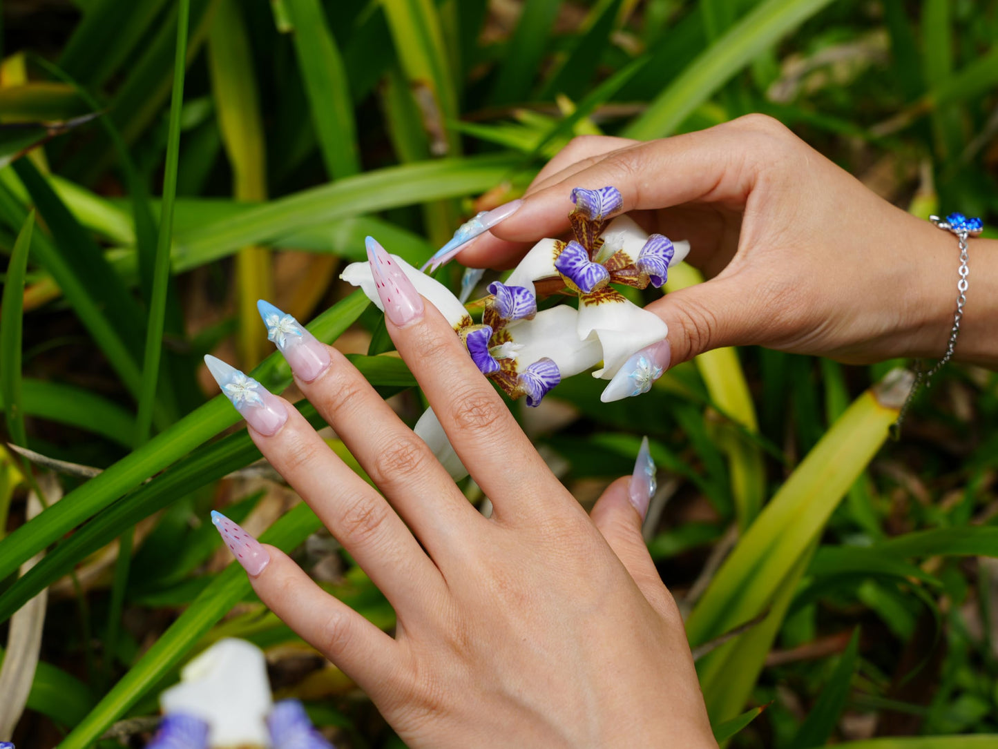 Tesytto 3D Floral Press On Nails Long Stiletto Fake Nails – Elegant Handmade Ombre Nail Art with Lilies Flowers Designs, Multi-Layer Gel Reusable Acrylic Nails for Women (3D Lily Ombre, M)