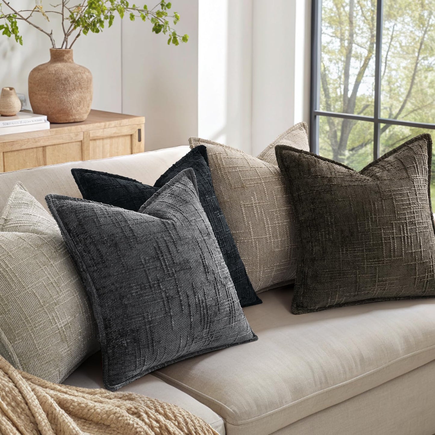 decorUhome Chenille Throw Pillow Covers 18x18 Set of 2, Soft Textured Slubby Modern Decorative Pillow Covers with Elegant Design for Couch, Sofa, Living Room, Dark Grey