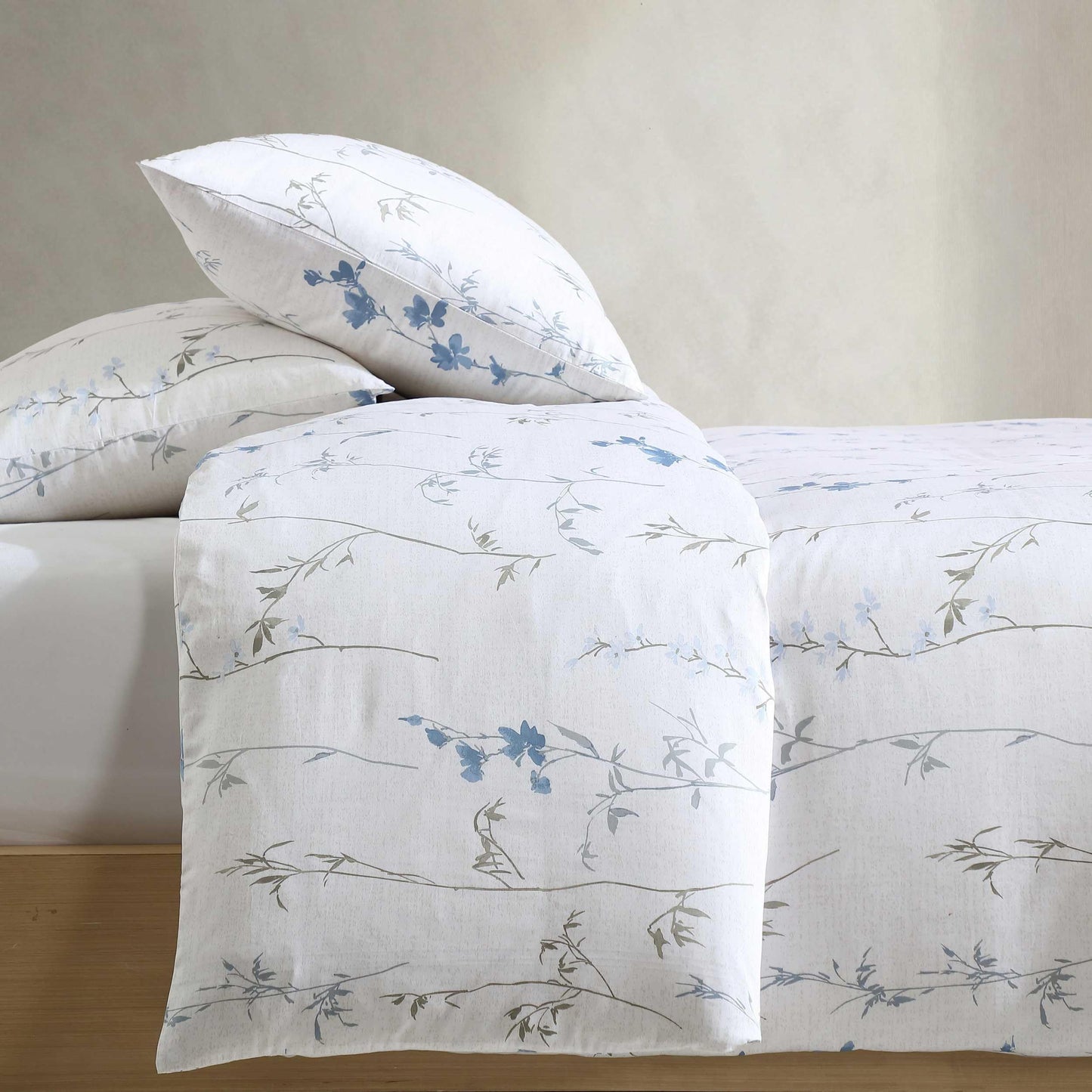 Calvin Klein - King Comforter Set, Cotton Floral Bedding with a Naturally Soft Feel, 3 Piece Bed Set with Matching Pillowcases (Wildflower Beige)