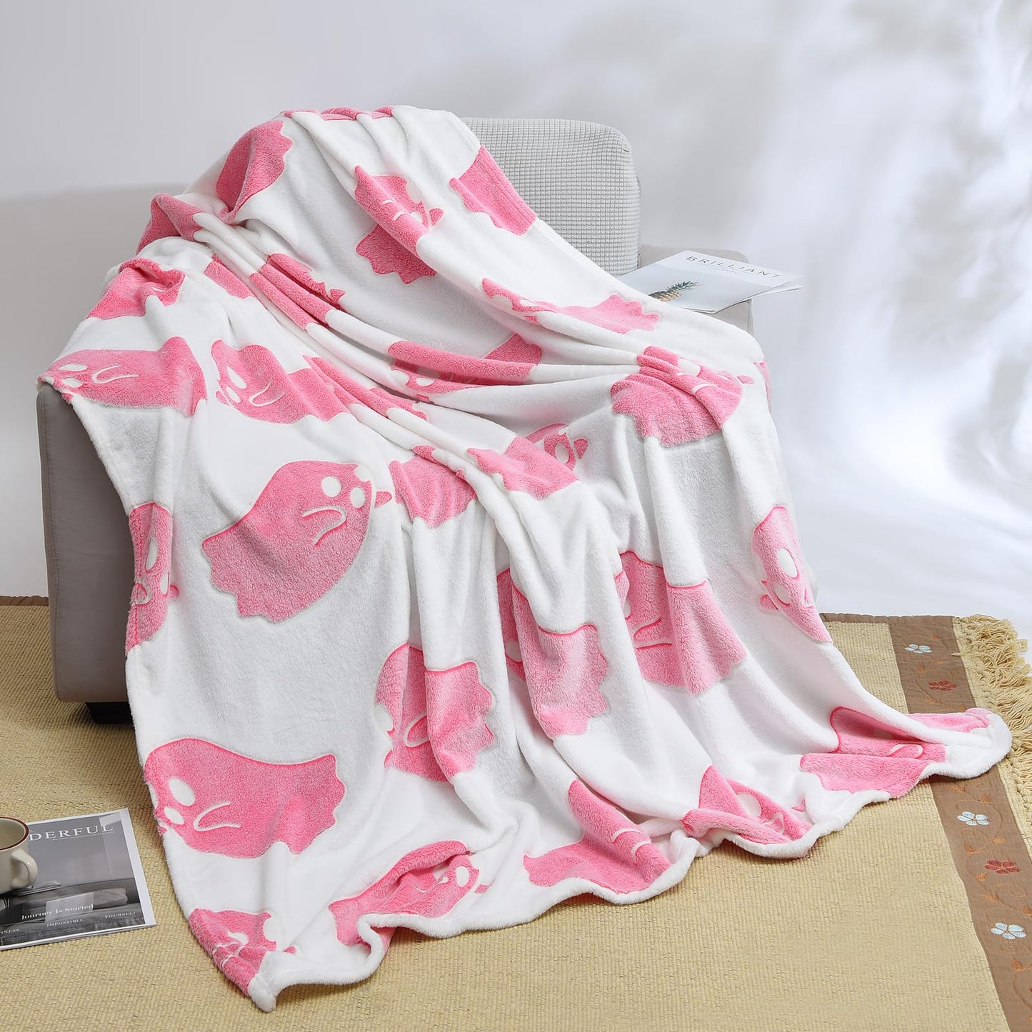 Ghost Throw Blanket Glow in The Dark Blanket Flannel Soft Cute Decor Room for Girl Women Friends for Sofa Couch Bed(White, 40"x50")