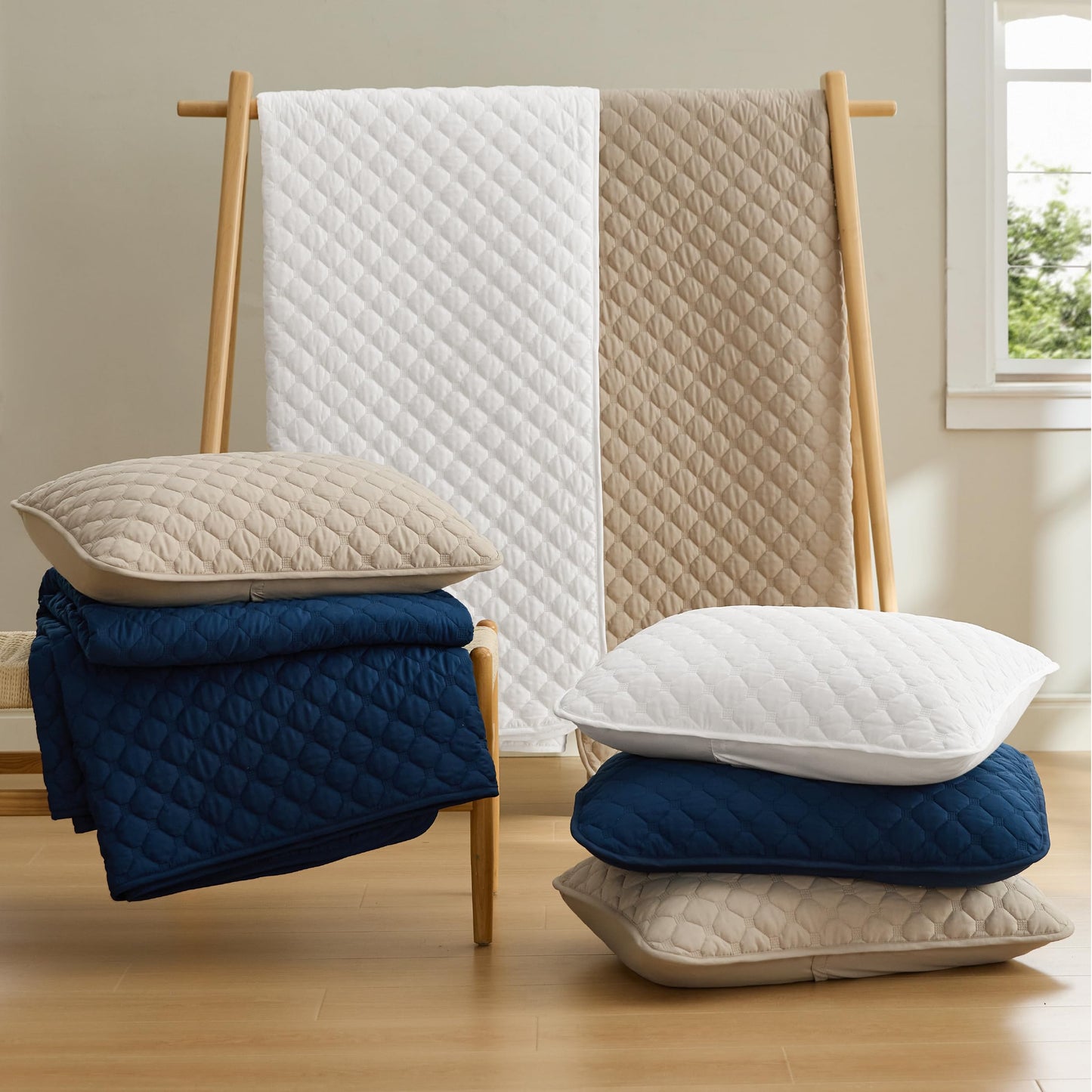 Bedsure King Size Quilt - Lightweight King Size Comforter Set with Classic Honeycomb Quilting, Soft Quilt Bedding Set, Navy Bedspreads Coverlet for All Seasons with 2 Pillow Shams (106" x 96")