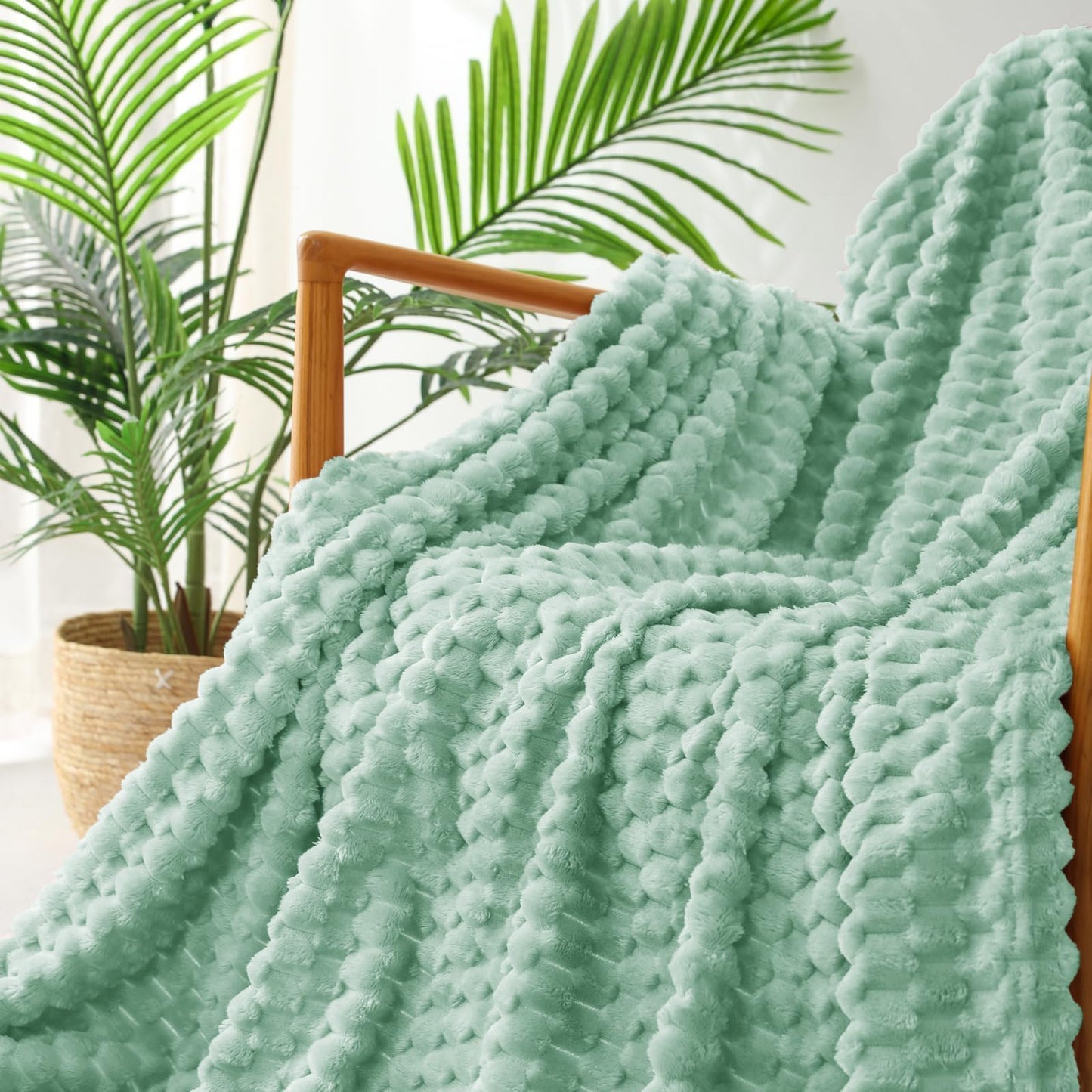 Exclusivo Mezcla Extra Large Fleece Throw Blanket for Couch, 50x70 Inches Stylish Jacquard Soft Throw Blanket, Fuzzy Cozy Lightweight for All Season, Sage Green