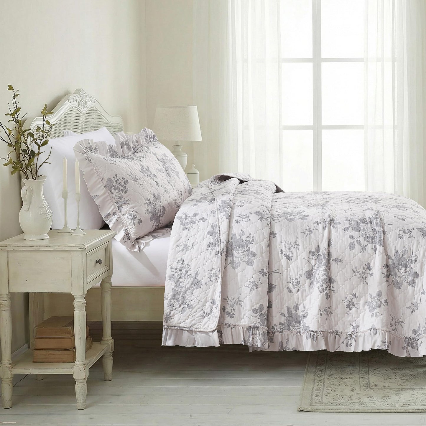 HORIMOTE HOME Greyish Blue Ruffled Quilt King Size with 2 Pillow Shams, Shabby Chic Reversible Floral Bedspread Coverlet, Soft Lightweight Comforter Bed Cover for All Season, 3 Pieces, 106x96 inches