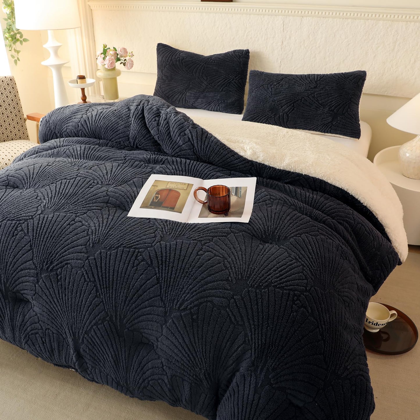 tohrisa Seashell Jacquard Sherpa Comforter Set Warm Cozy Premium Bedding 3 Pieces, King Size Geometric Pattern Quilt Comfort er with 2 Pillowcases(104"X90" Grey)