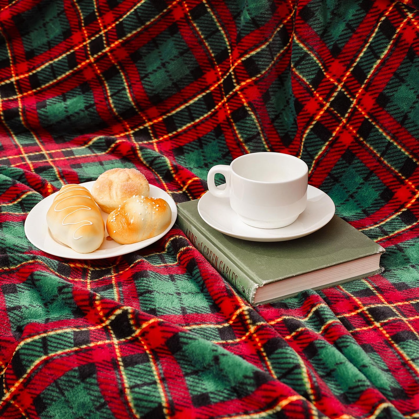 Touchat Fleece Throw Blankets, Buffalo Plaid Throw Blanket for Couch Sofa Bed, Soft Warm Fuzzy Cozy Plush Checkered Blanket, Lightweight Farmhouse Decor (Red and Green Plaid, 50“ x60”)