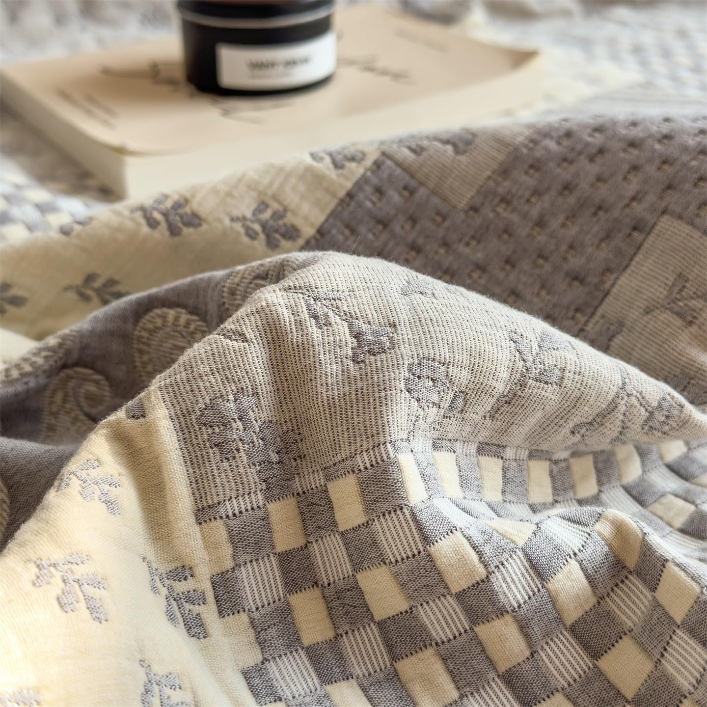SANACYNA Cotton Muslin Quilt Twin Size Floral, Lightweight Breathable Reversible Bedspread Coverlet, Soft Farmhouse Bedding for All Season Bed Couch Sofa (Patchwork Grey, Twin 60 x 80 in)