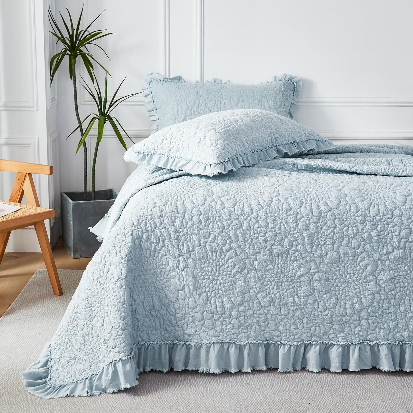 WINLIFE Queen Ruffled Quilt Bedding Set(90''x98''), Soft Stonewashed Bedspread Bedding Dusty Blue Floral Petal Pattern Crinkle Farmhouse Quilted Coverlet & Sets 3PCS for All Season