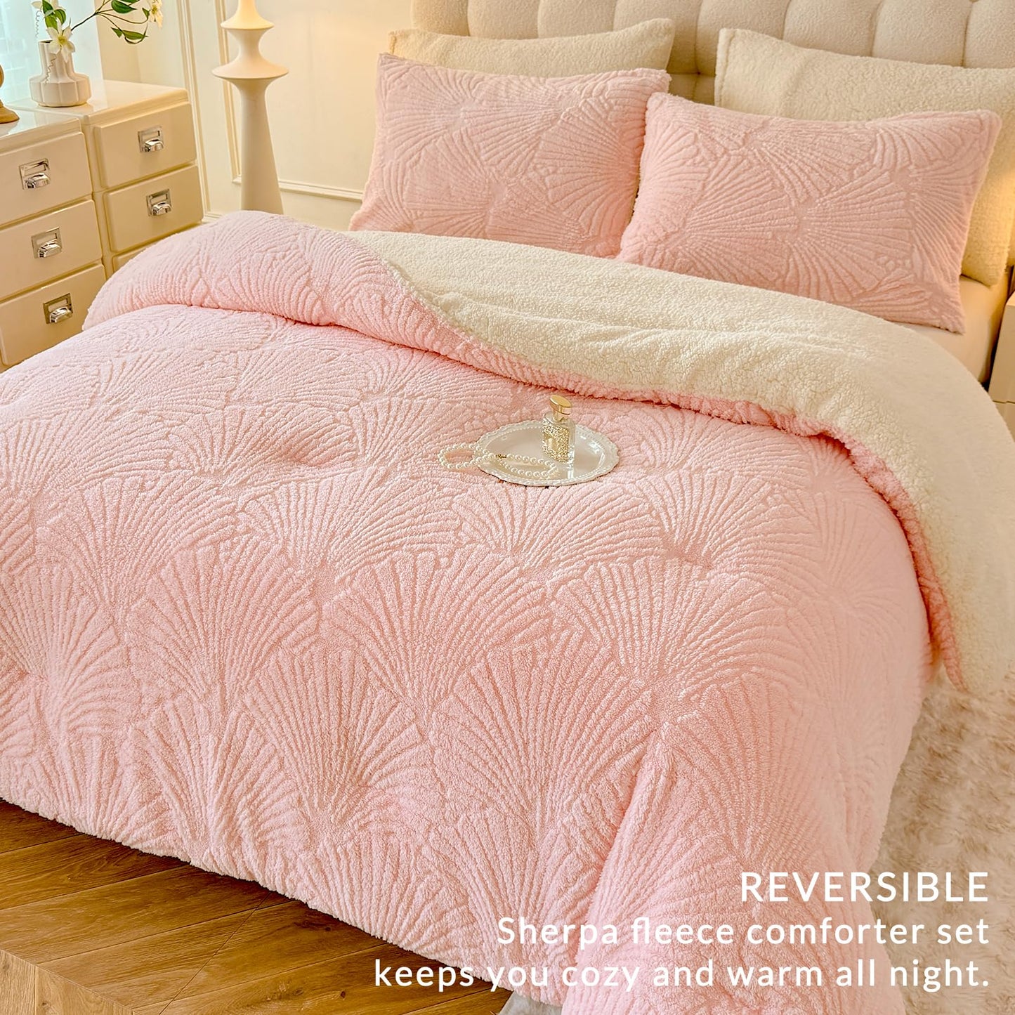 tohrisa Seashell Jacquard Sherpa Comforter Set Warm Cozy Premium Bedding 3 Pieces, King Size Geometric Pattern Quilt Comforter with 2 Pillowcases(104"X90" Light Pink)