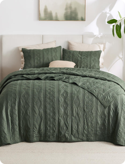 Bedsure 100% Cotton Quilt Set - Queen Size Bedspread, Lightweight Soft Bed Coverlet, PureWoven, 3-Piece Cozy Stitching Quilt Set with 2 Pillow Shams in Geometric Pattern, 90x96, Olive Green