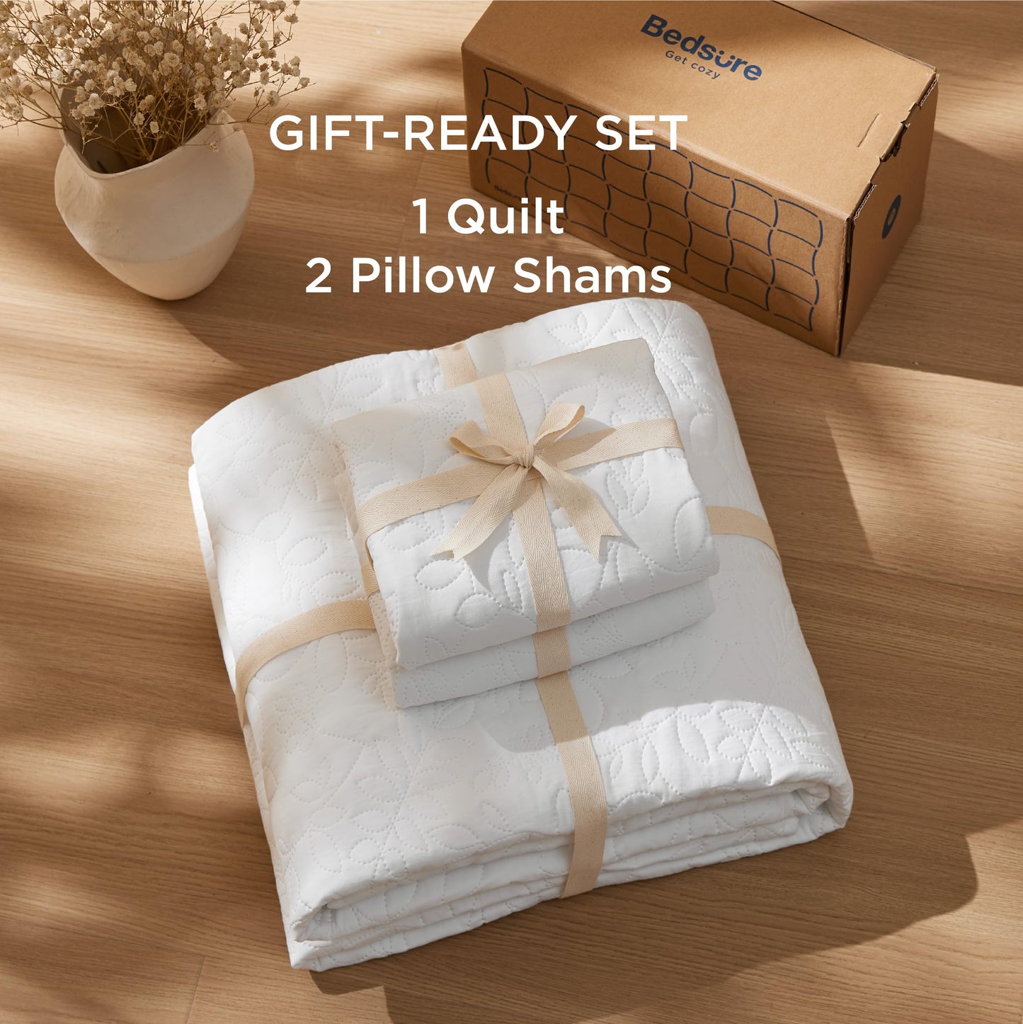 Bedsure Quilt King Size - Ultra Soft Pre-Washed Cloud-Like Bedding, All-Season Lightweight Comforter for Country Bedroom, Leaf Design Coverlet in Pure White, 106 x 96 Inches