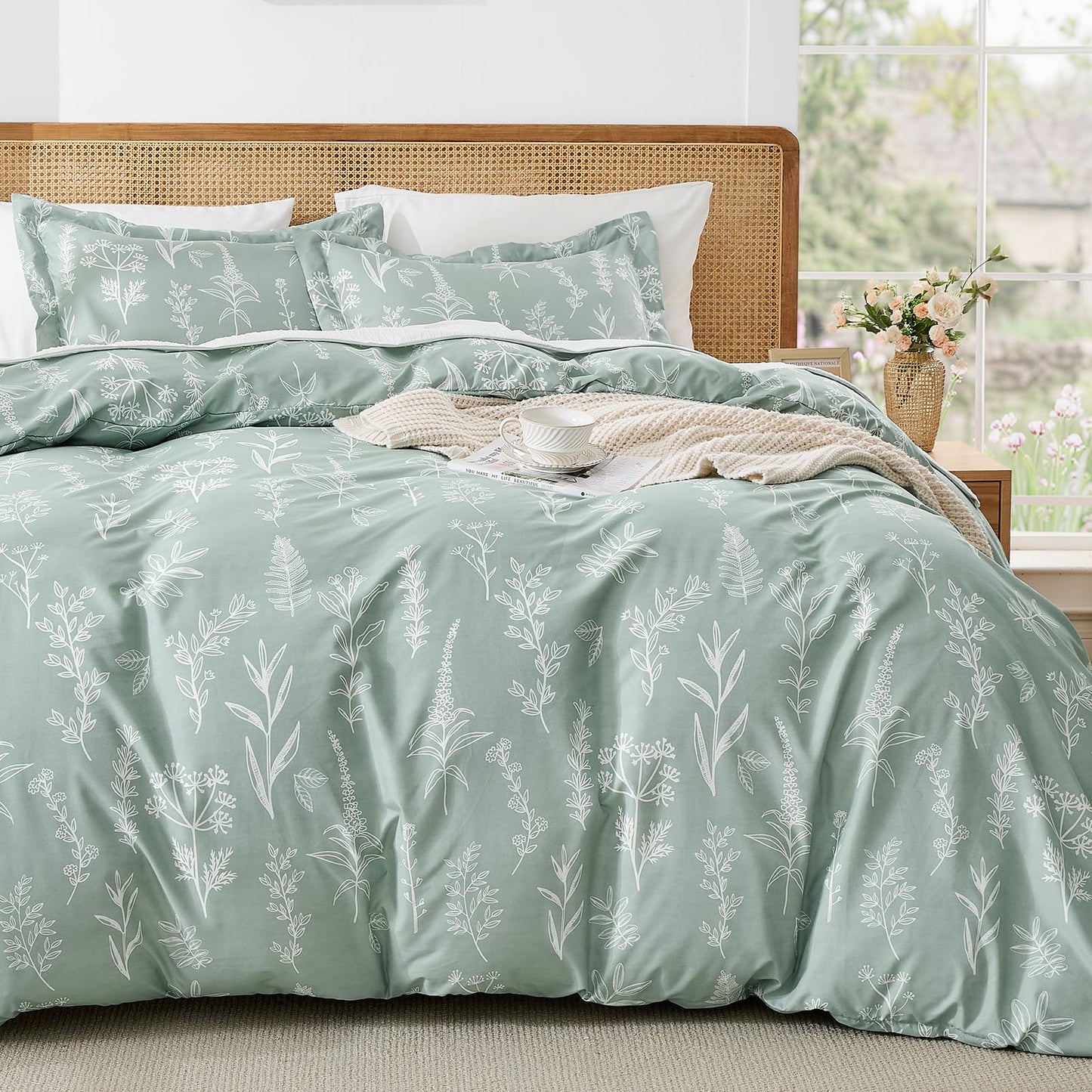 MUXHOMO Duvet Cover Queen Size, Reversible Floral Green Duvet Cover Set with Zipper Closure, 3 Pieces Botanical Patterns Soft Microfiber Bedding Set with 4 Ties (90"x90", 2 Pillow Cases)