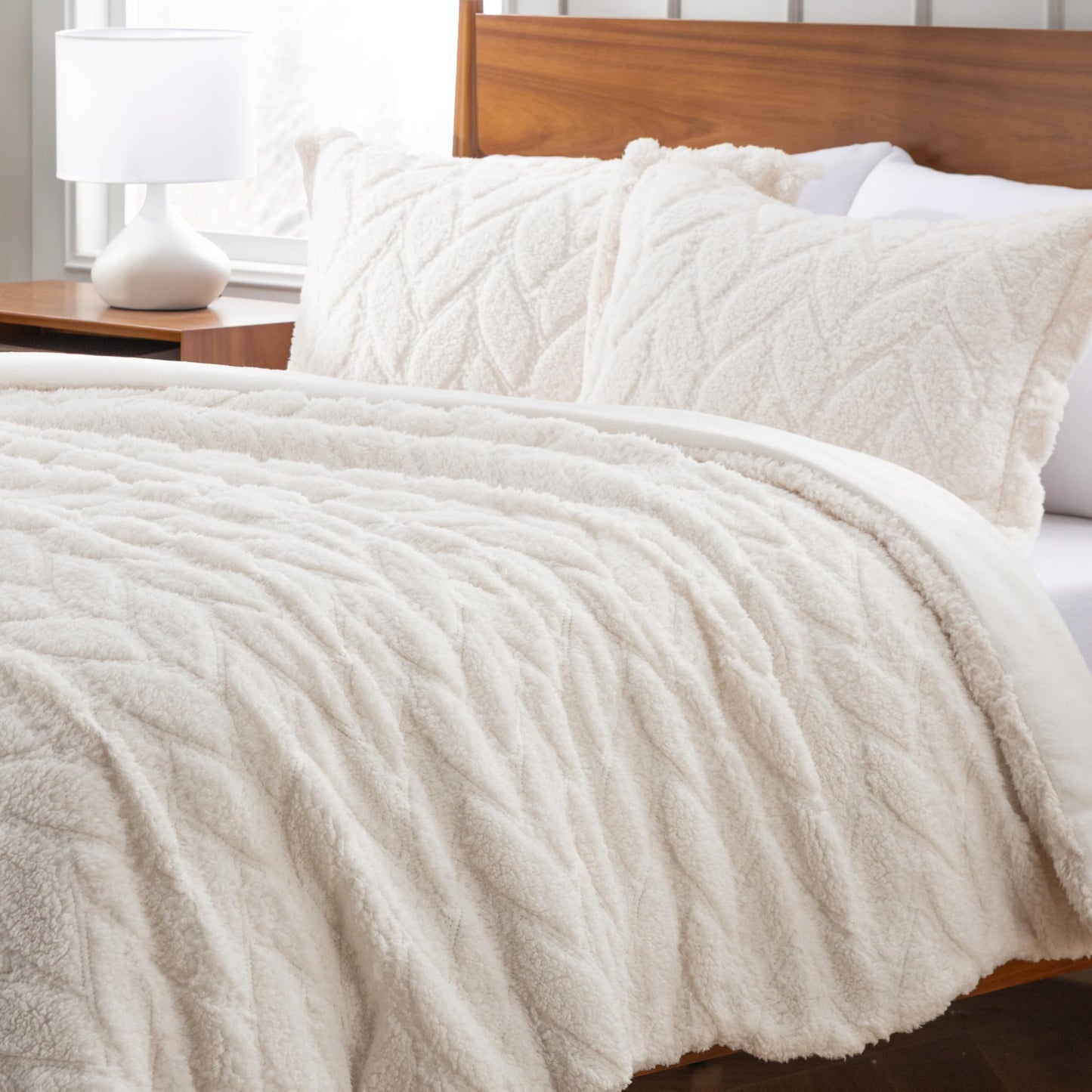 Berkshire Sherpa & Velvetloft Comforter Set Full/Queen, Luxuriously Warm Fleece Reversible Microfiber Plush Bedding Set with 1 Comforter(90"x90") and 2 Pillow Shams(24"x30"), Sour Cream