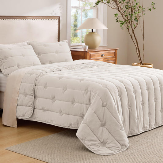 Bedsure King Size Quilt - Prewashed Extra Soft Cotton-Like Polyester Bedspreads King Size, Lightweight Comforter, Includes 1 Quilt 106x96 Inches with 2 Shams, Machine Washable, Beige