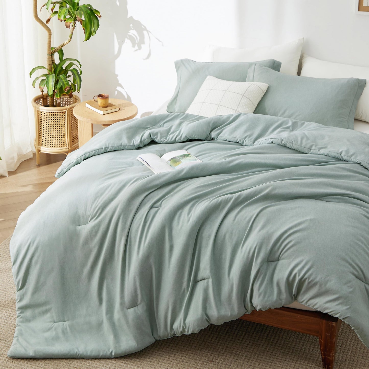 Bedsure Oversized King Comforter Set - Sage Green Soft Bedding for All Seasons, Cationic Dyed Bed Set, 3 Pieces, 1 Oversized King Size Comforter (120"x98") and 2 Pillow Shams (20"x36"+2")
