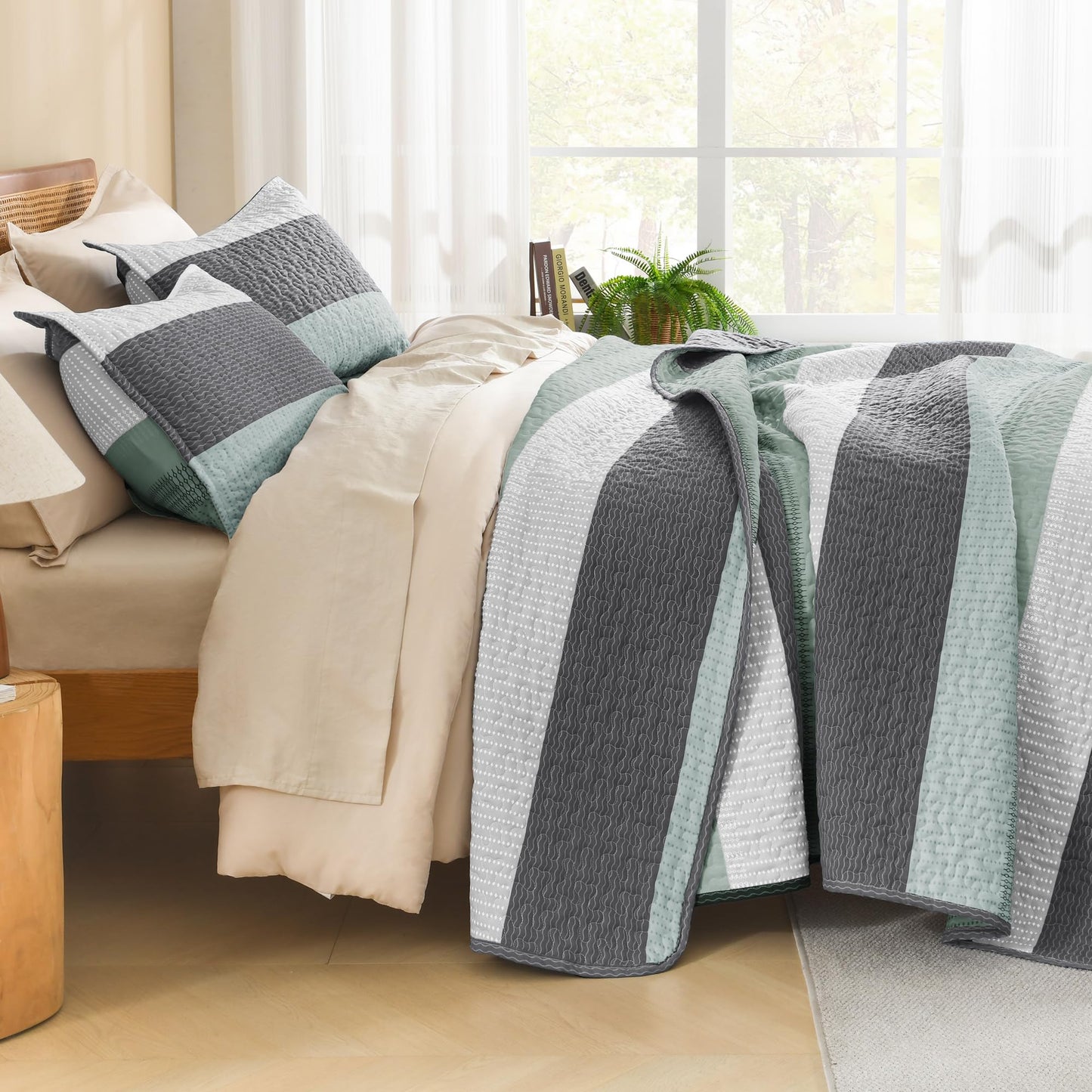 Litanika Quilt King Size Sage Green, Stripe Patchwork Summer Bedspread Coverlet 3 Pieces, Soft Lightweight Polyester Quilted Bedding Set for All Season(1 Quilt, 2 Pillowcases)