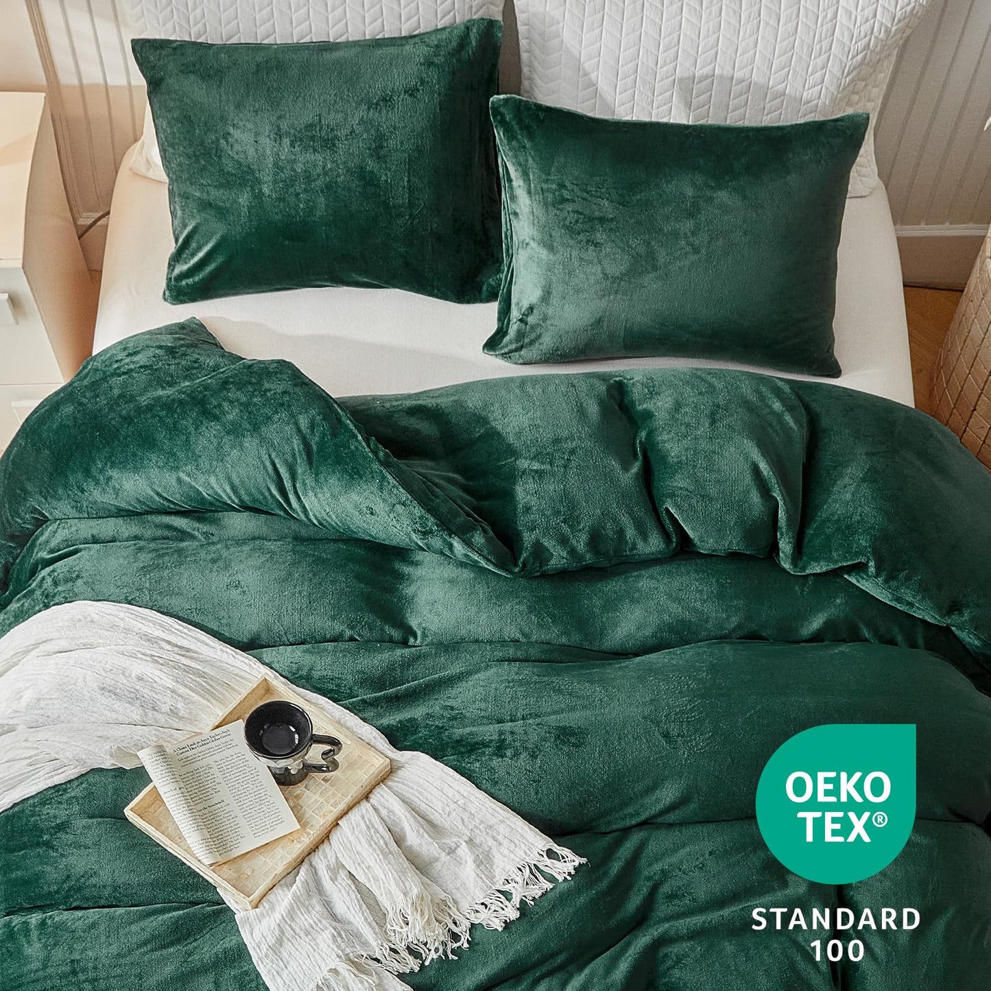 WARMDERN Emerald Green Velvet Duvet Cover Set Queen Size, Luxury Milk Velvet Bedding Duvet Cover with Zipper Closure, 3pcs Ultra Soft Duvet Covers for All Seasons, 90" x 90", Emerald Green