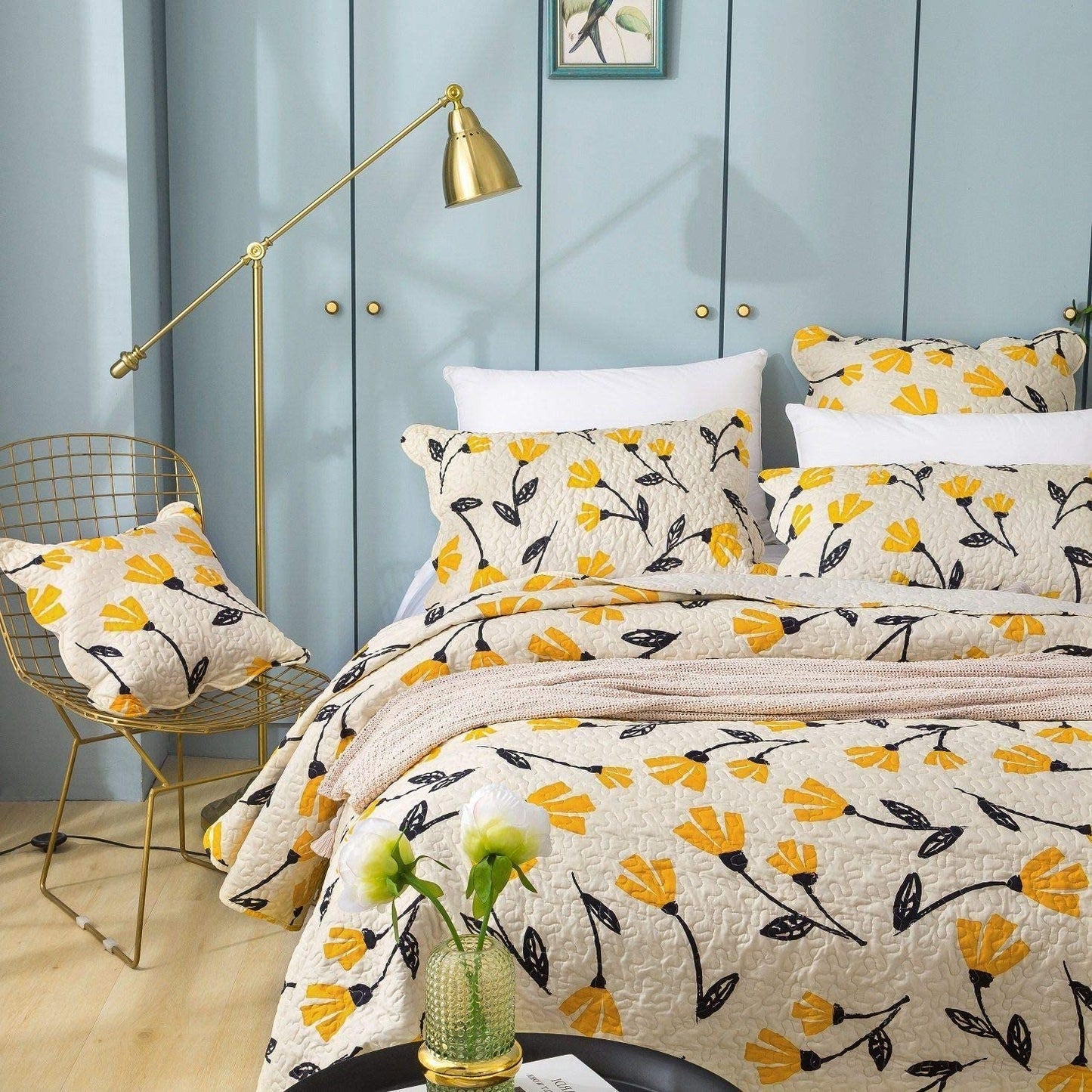 DaDa Bedding Botanical Floral Bedspread Quilt - Yellow Fleur Golden Yellow Spring Time Tulips Quilted Coverlet Set - Scalloped Edges Bright Vibrant Ivory Cream - King Size - 3-Pieces