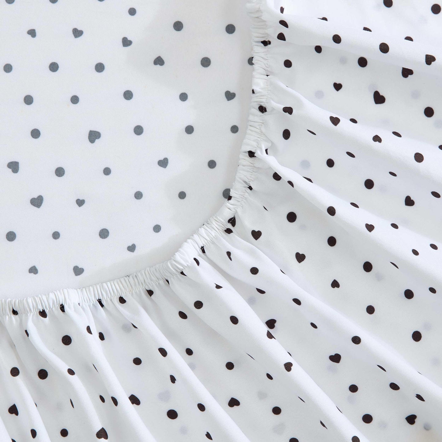 Betsey Johnson - Queen Size Sheet Set, Ultra-Soft Bedding with Smooth Feel, Deep Pockets, Bed Sheets with Matching Fitted Sheet & Pillowcases (Polka Dot Heart Black)