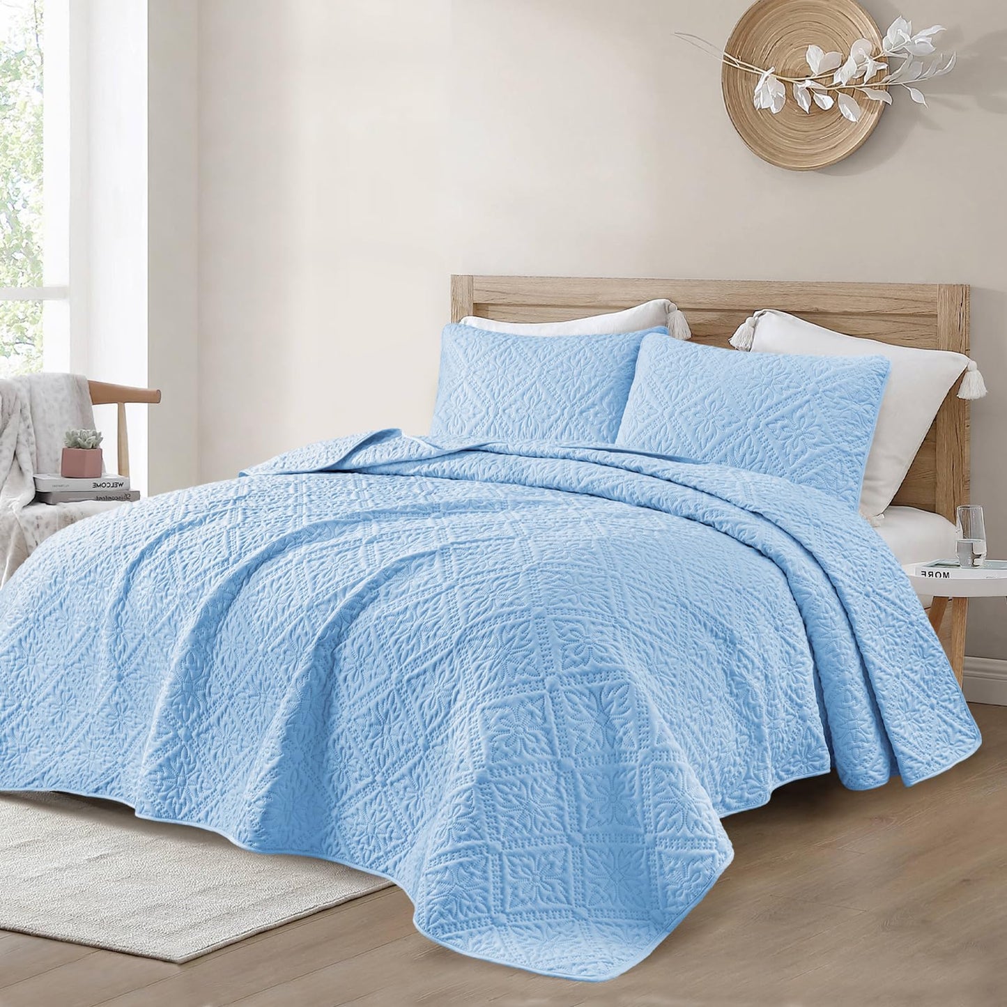 Exclusivo Mezcla King Quilt Bedding Set, Lightweight Soft Bedspreads Coverlets with 2 Pillow Shams, Modern Light Blue Oversized Quilts King Size for All Seasons