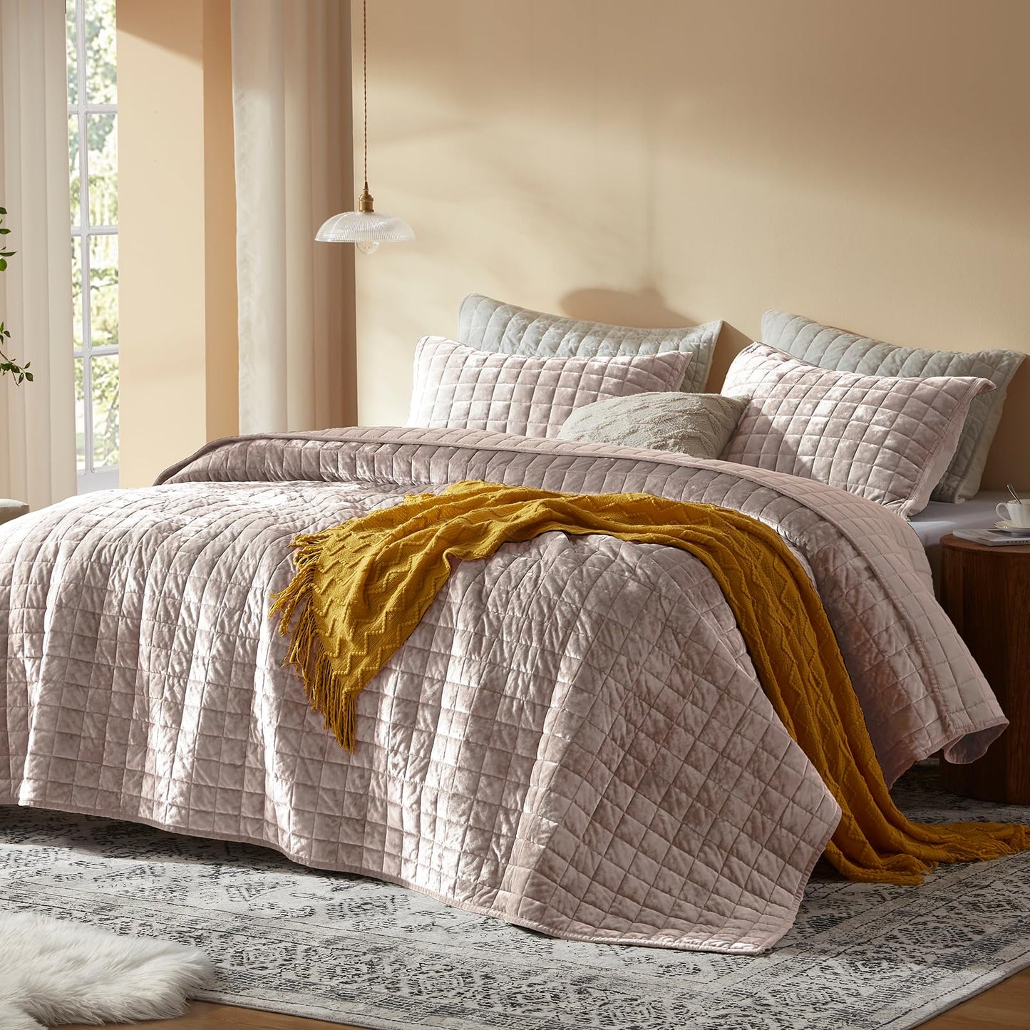 LEAONME Velvet Quilt California King-118''x106'', Lightweight Dusty Pink Comforter Set with 2 Pillow Shams, Soft Oversized Bedspread Coverlet Quilted Bedding Set for All Season