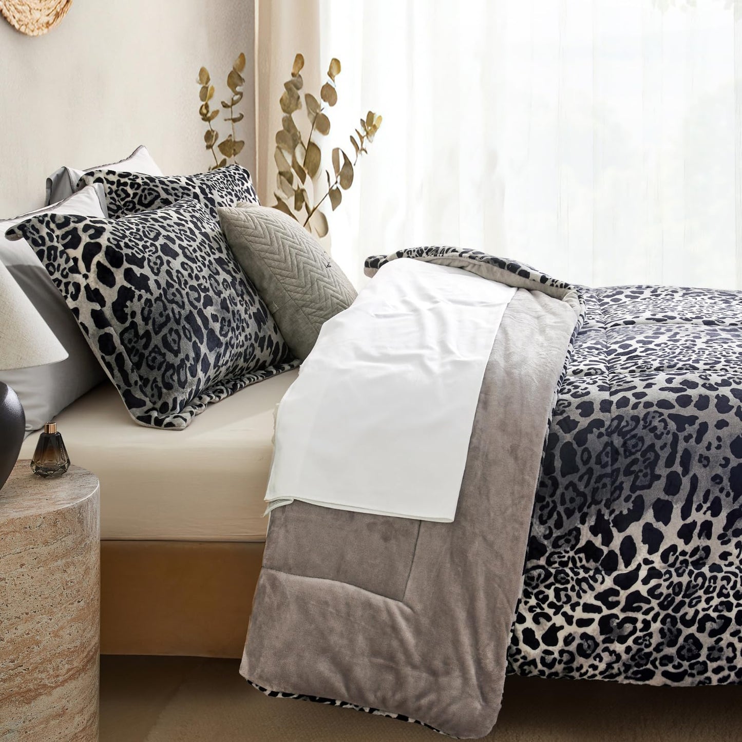 Petrichor Leopard Velvet Flannel Queen Comforter Set-Cheetah Print Western Blanket,Luxury Fuzzy Heavy Bedding Set, 3 Pieces Plush Winter Bed Set with Comforter (90"x90") & 2 Pillow Shams (20"x26")