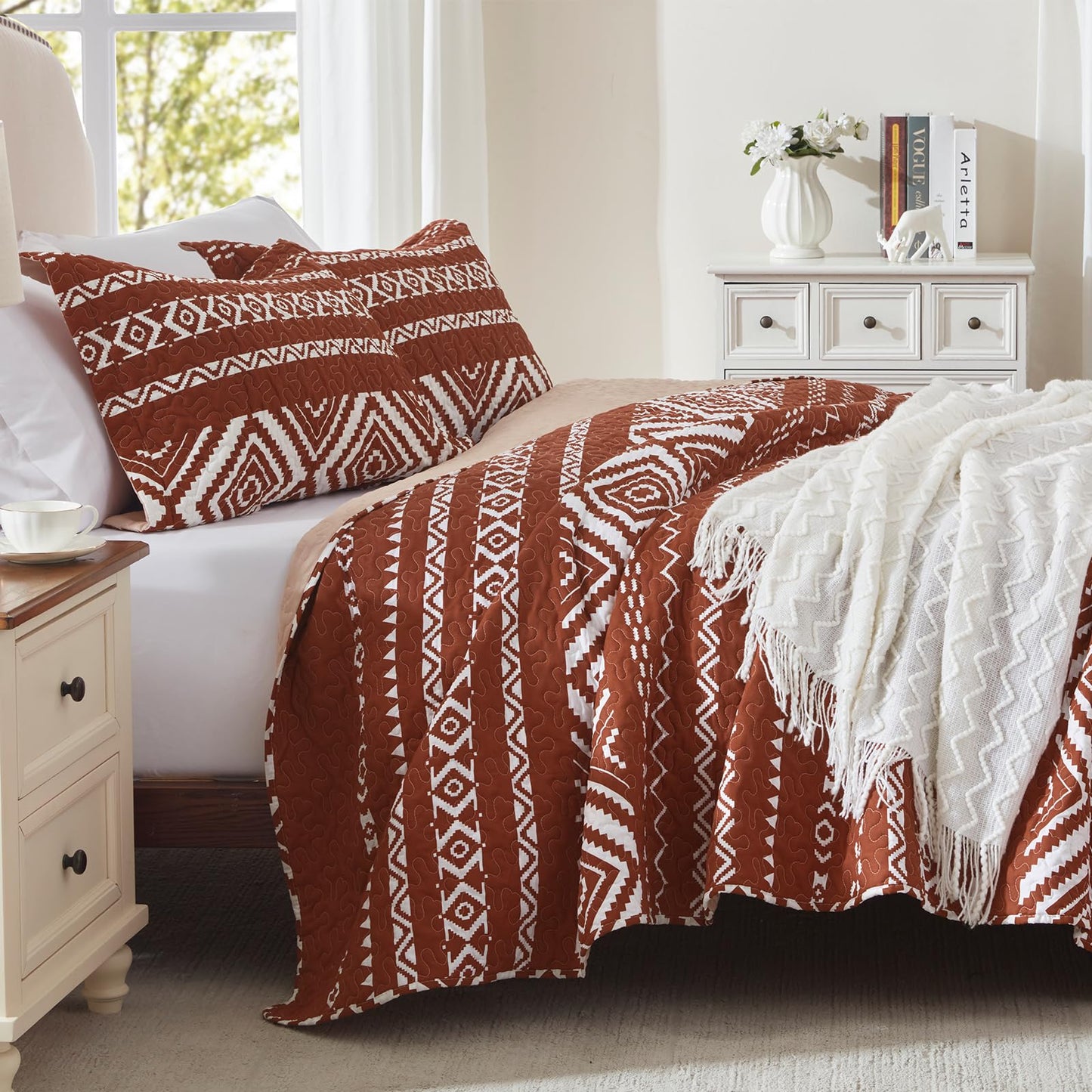 LEAONME 3 Pieces King Size Burnt Orange Rust Quilt Set with Checkered Pattern Lightweight Oversized Bedspread 98''x106'' Soft Coverlet Warm Bed Cover for All Seasons (1 Quilt, 2 Pillow Shams)