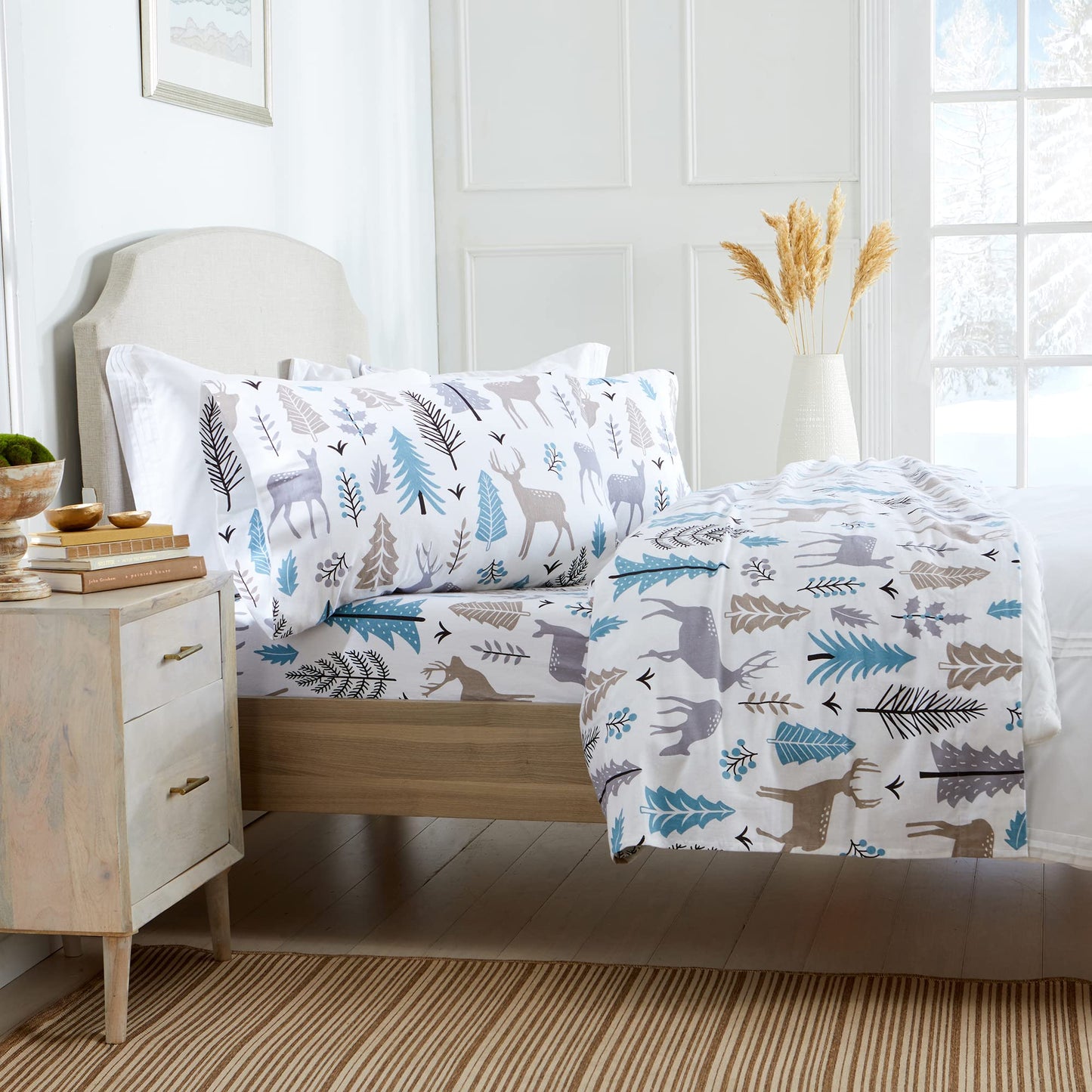 Market & Place 100% Turkish Cotton Flannel Sheet Set | 4 Piece Deep Pocket Novelty Cozy Winter Bed Sheets | Double Brushed for Extra Softness & Comfort | Alpine Collection (Queen, Holiday Deer)