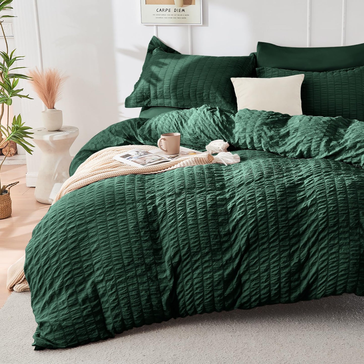 HYMOKEGE Emerald Green Oversized Queen Comforter Set Seersucker 7 Pieces, All Season Luxury Bed in a Bag for Bedroom, Bedding Set with Comforter, Sheets, Pillowcases & Shams