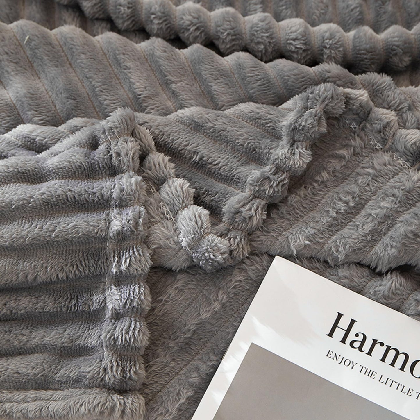 Plush 3D Stripe Fleece Throw Blanket for Couch, Ultra Soft & Warm All-Season Comfort, Lightweight Cozy Throws for Sofa Bed Dorm, for Women Girls (Light Gray, Full/Queen（80 * 90in）)