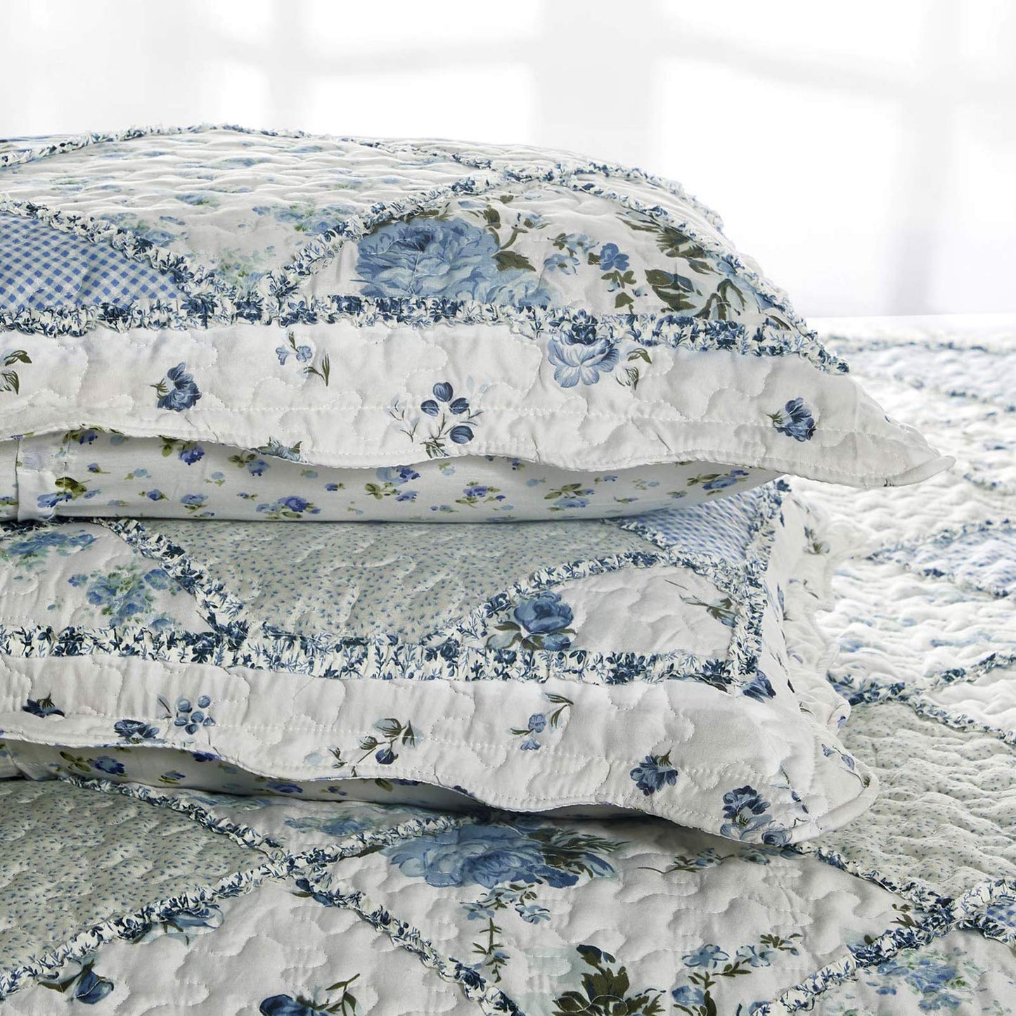 VIVILINEN Blue Floral Patchwork Quilt Set, Full Queen Size, 3 Piece Bedding Set with 2 Pillowcases