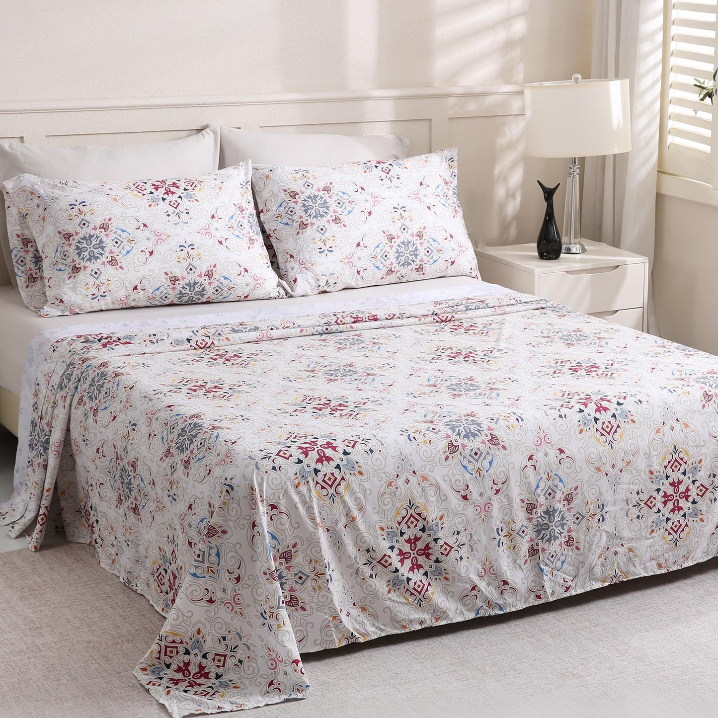 LONAVA Boho Queen Size 6 Pcs Sheet Set, Breathable Microfiber Deep Pocket Concrete Fitted Sheets, Comfy & Breathable Patterned Flat Sheets,4 Gentle Soft Pillowcases, Cream Pasliey